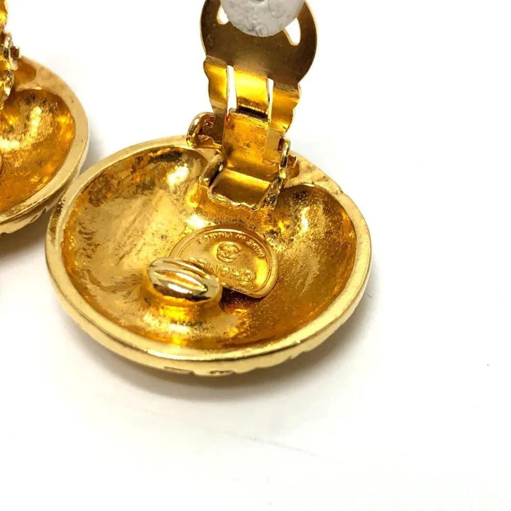 CHANEL Vintage Gold Earrings - Picture 4 of 12